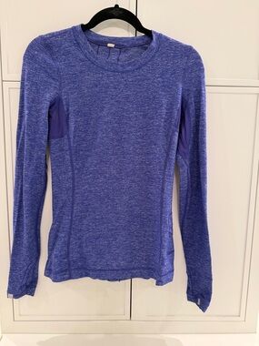 lululemon heathered Blue size 6 long sleeve top. Ruffle don back. Thumb holes